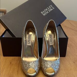 Badgley Mischka Gold Glitter Peep Toe Heels